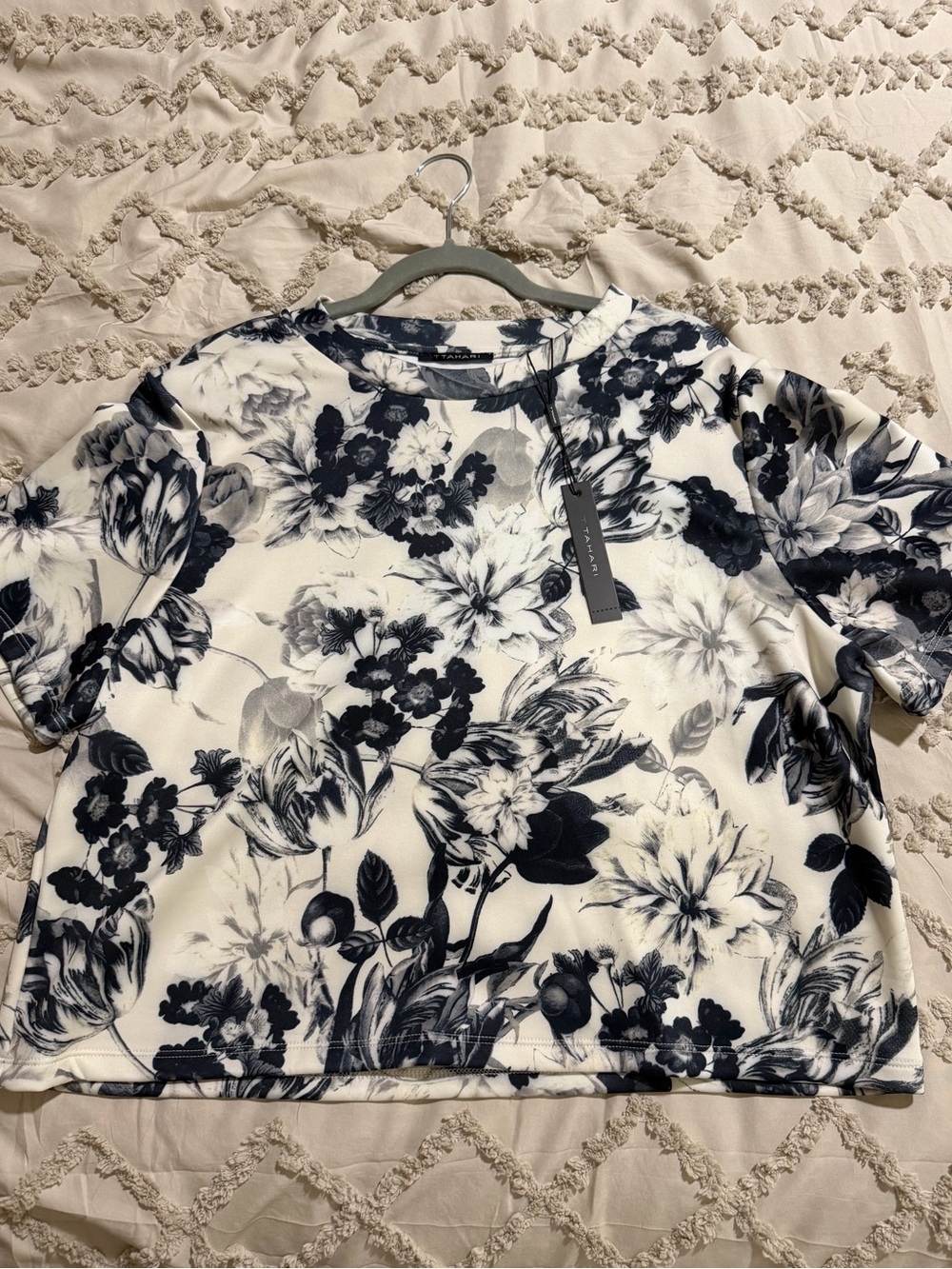 T Thari Floral Print Short Sleeve Top - White & Navy